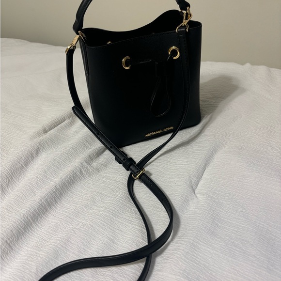Michael Kors XS Suri Mini Bucket Crossbody Drawstring Shoulder bag - Picture 6 of 6